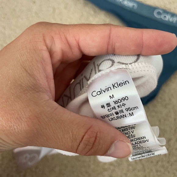 Calvin Klein Women’s size medium Thongs - Picture 3 of 3